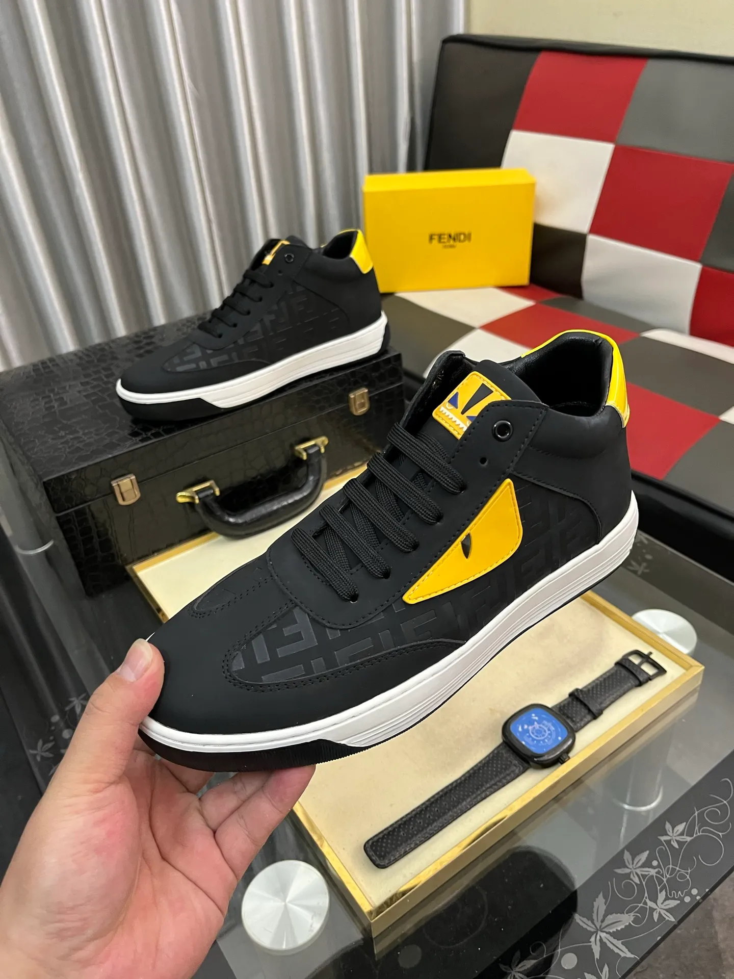 Ex-factory price: 420⌚️⌚️[Fendi] Fendi’s latest casual shoes for men! Available at counters simultaneously! A one-to-one replica of the original. The surface is made entirely of imported first-layer calfskin with crocodile pattern, the interior is made of first-layer water-dyed cowhide, and the original factory-supplied rubber outsole. Leading new fashion concepts. Matching code: 38-442️⃣Colors available